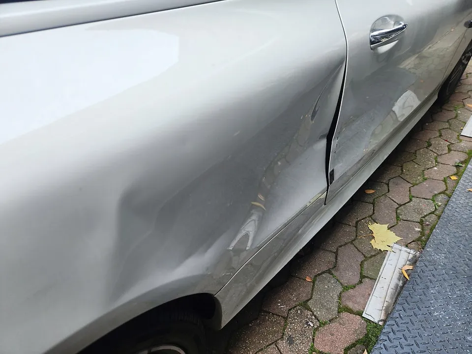 Mercedes-Benz E-Class body repair - Mercedes-Benz E-Class Body Repair Installation Review — Cost photo 4