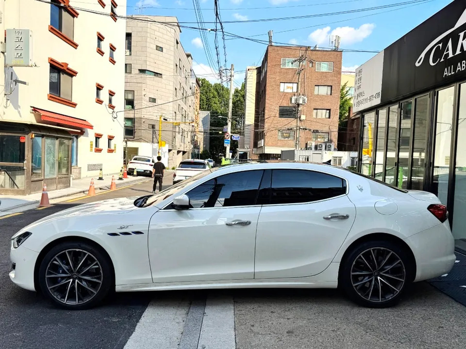 Maserati Ghibliのカーラッピング事例｜費用目安・仕上がり 施工写真 3-2