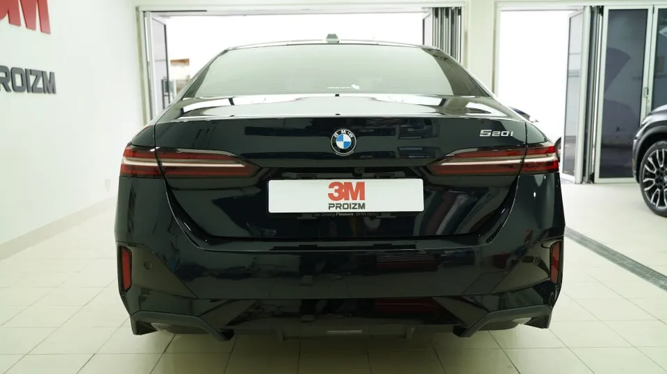 BMW 5 Seriesのカーフィルム施工事例|費用目安・仕上がり 施工写真 3-1