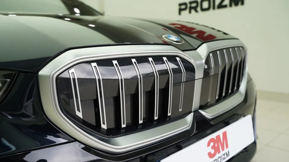 BMW 5 Seriesのカーフィルム施工事例|費用目安・仕上がり 施工写真 3-2