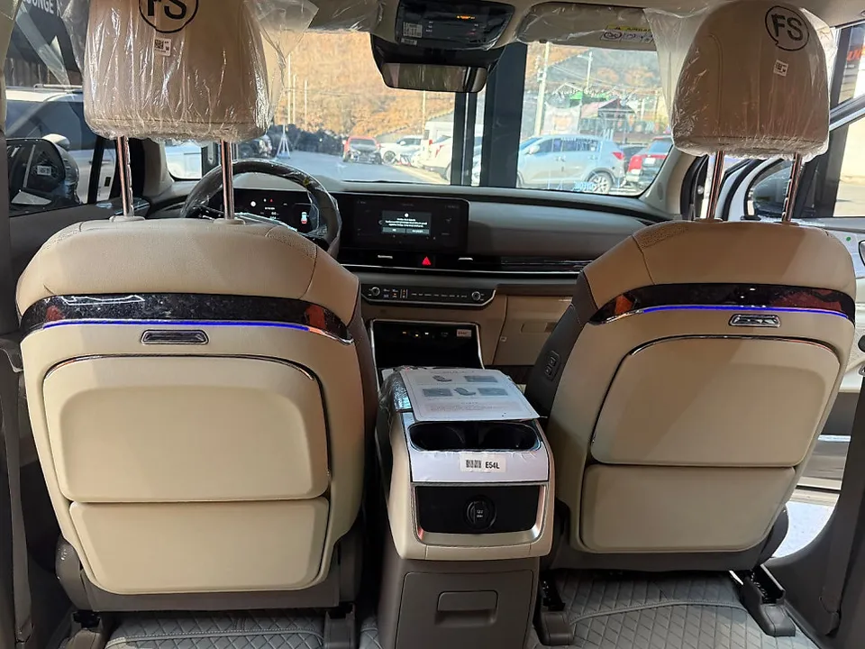 Kia Carnivalのカーフィルム施工事例｜断熱・スモーク効果 施工写真 1-1