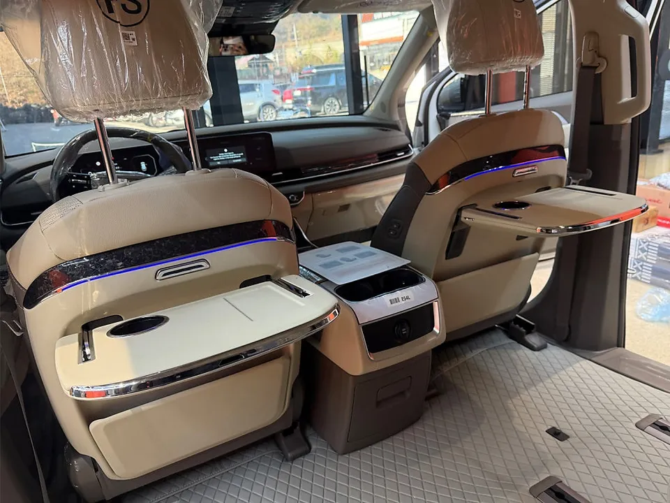 Kia Carnivalのカーフィルム施工事例｜断熱・スモーク効果 施工写真 2-1