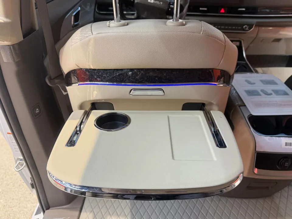 Kia Carnivalのカーフィルム施工事例｜断熱・スモーク効果 施工写真 3-1