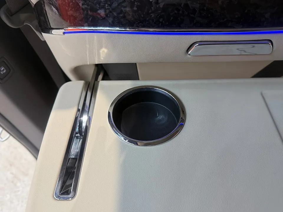 Kia Carnivalのカーフィルム施工事例｜断熱・スモーク効果 施工写真 3-2