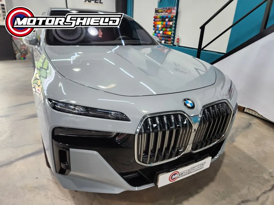 BMW 7 Seriesのカーラッピング事例｜費用目安・仕上がり 施工写真 3-1