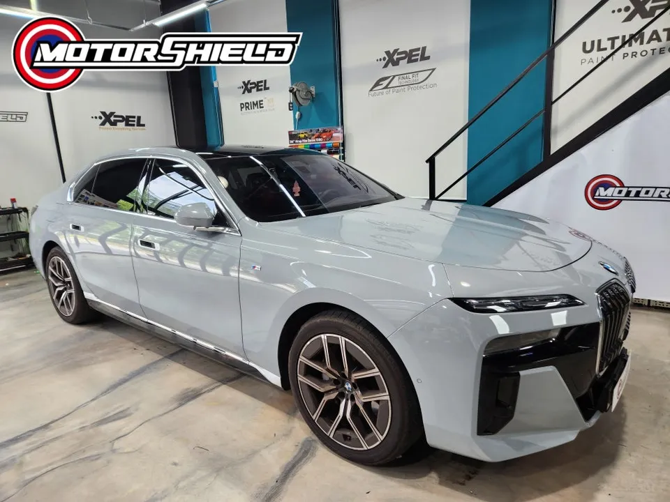 BMW 7 Seriesのカーラッピング事例｜費用目安・仕上がり 施工写真 1-2