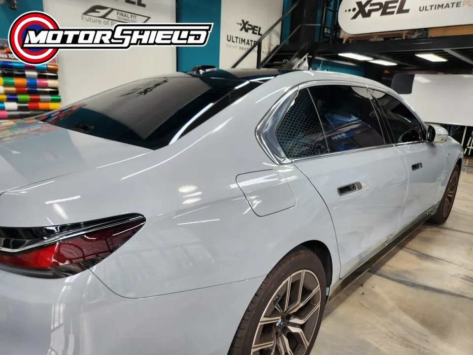 BMW 7 Seriesのカーラッピング事例｜費用目安・仕上がり 施工写真 3-2