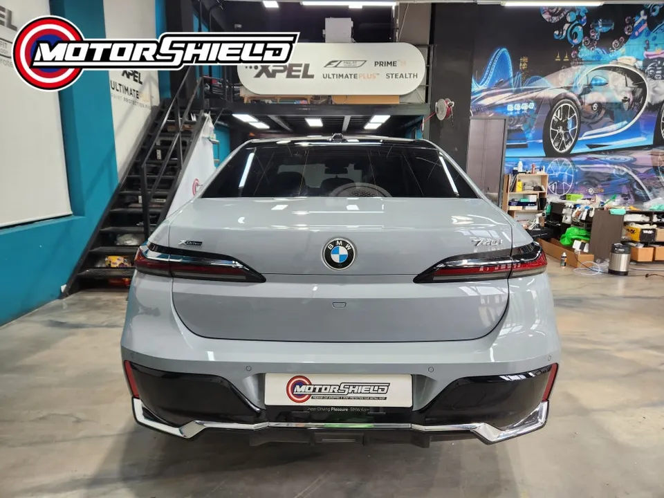 BMW 7 Seriesのカーラッピング事例｜費用目安・仕上がり 施工写真 1-3