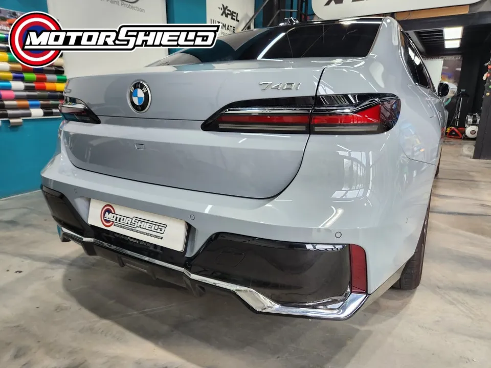 BMW 7 Seriesのカーラッピング事例｜費用目安・仕上がり 施工写真 3-3