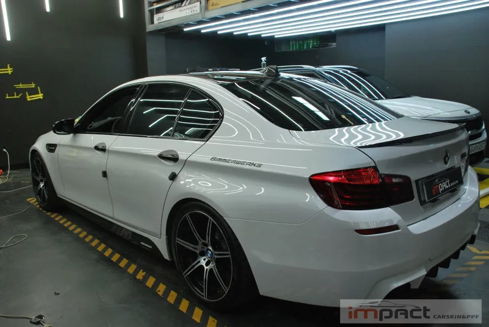 BMW M5のカーラッピング事例|リアルカーボン再施工 施工写真 4-1