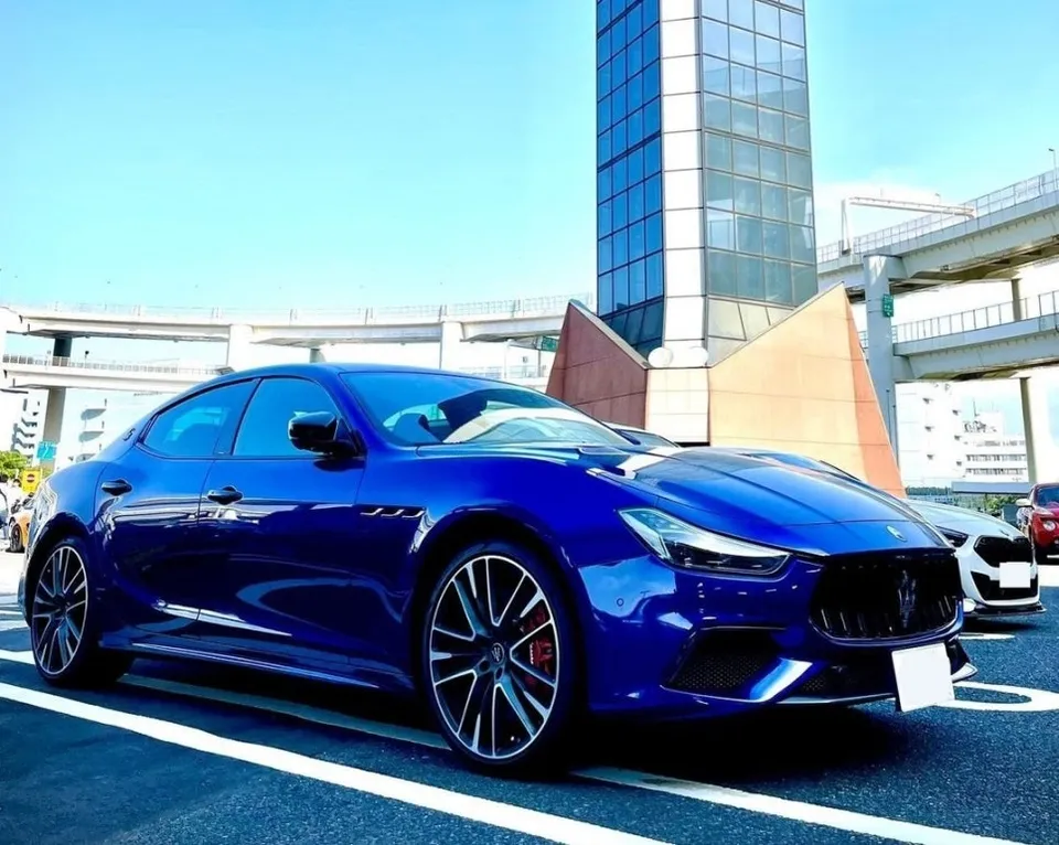 Maserati Ghibli body kit - Maserati Ghibli Body Kit Installation Review photo 4