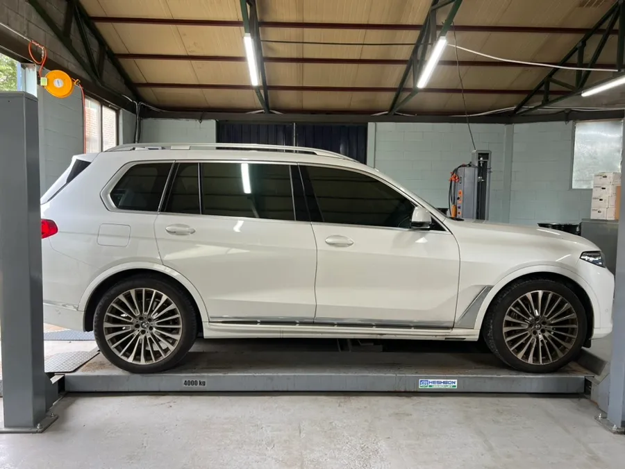 BMW X7のホイールリペア・塗装事例 施工写真 2-1
