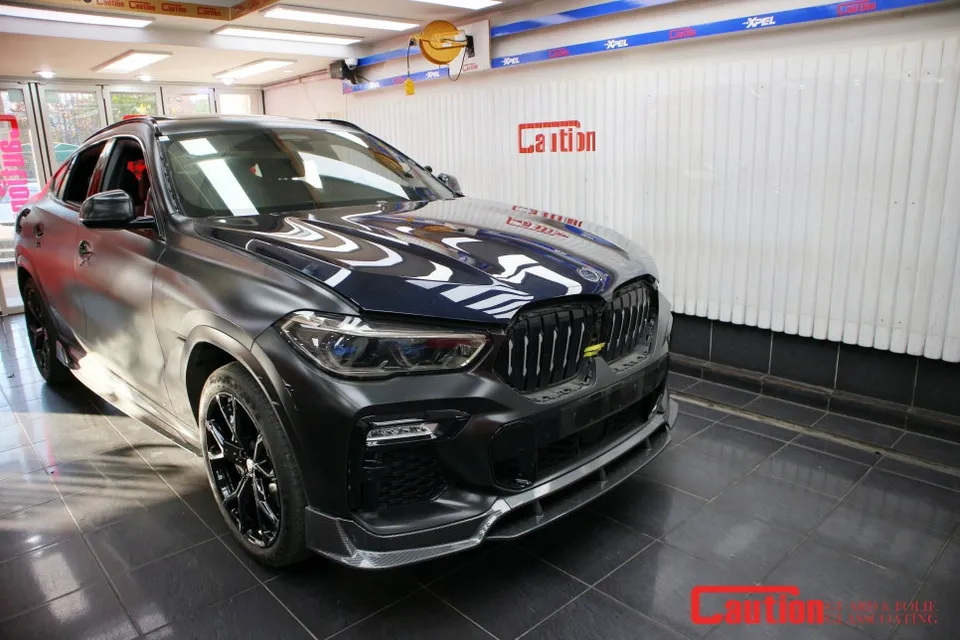 BMW X6 vinyl wrap - BMW X6 Vinyl Wrap Review: High Gloss Black Transformation photo 3