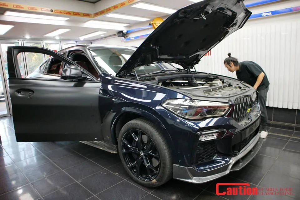 BMW X6 vinyl wrap - BMW X6 Vinyl Wrap Review: High Gloss Black Transformation photo 4