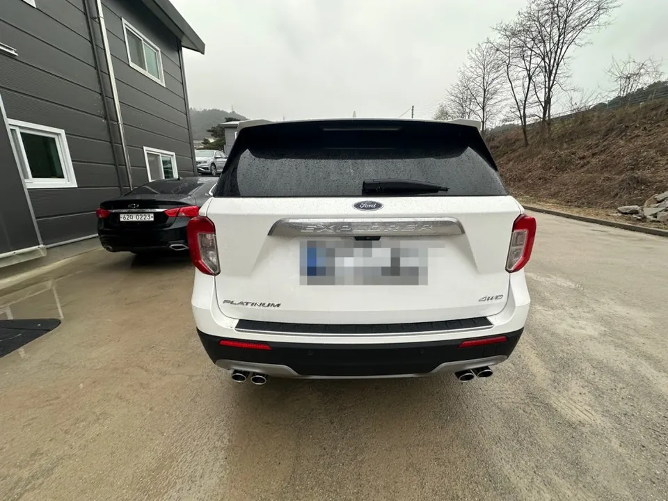 Ford Explorerのカーラッピング事例｜ブラックパッケージ 施工写真 2-1