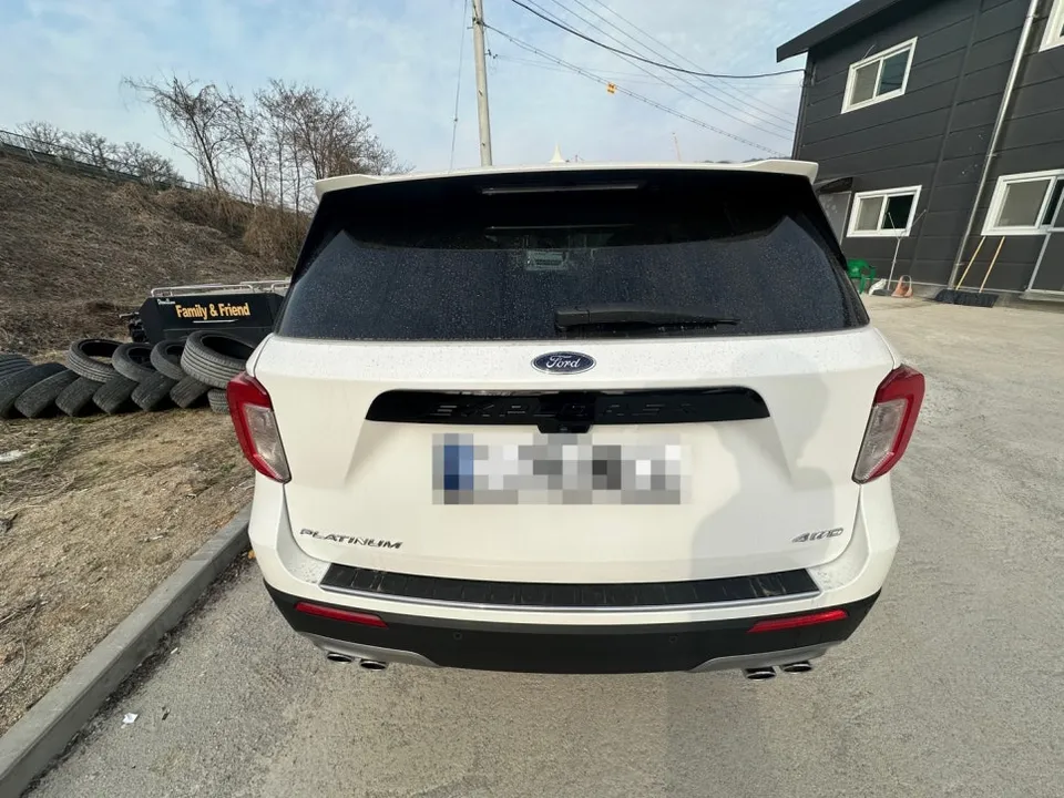 Ford Explorerのカーラッピング事例｜ブラックパッケージ 施工写真 2-3