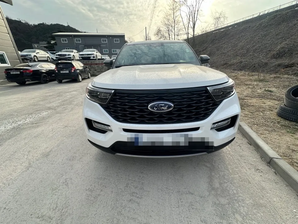 Ford Explorerのカーラッピング事例｜ブラックパッケージ 施工写真 3-3