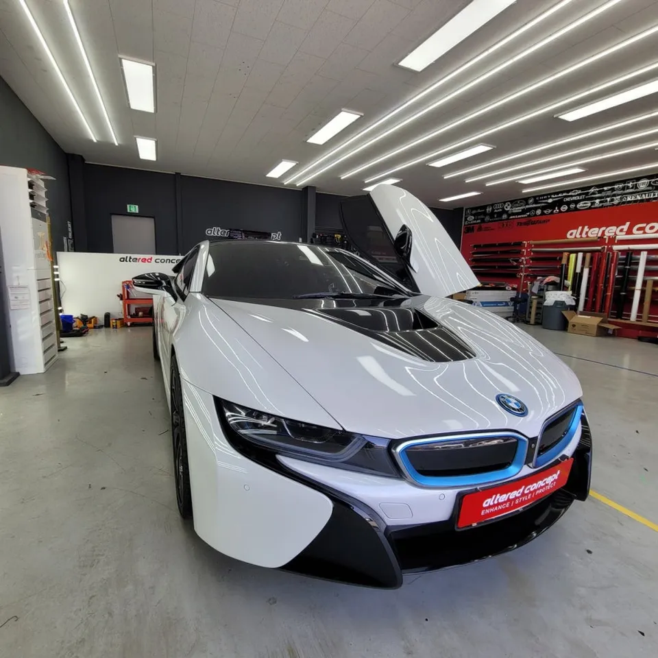 BMW i8のドアスカッフ保護ラッピング事例 施工写真 3-1