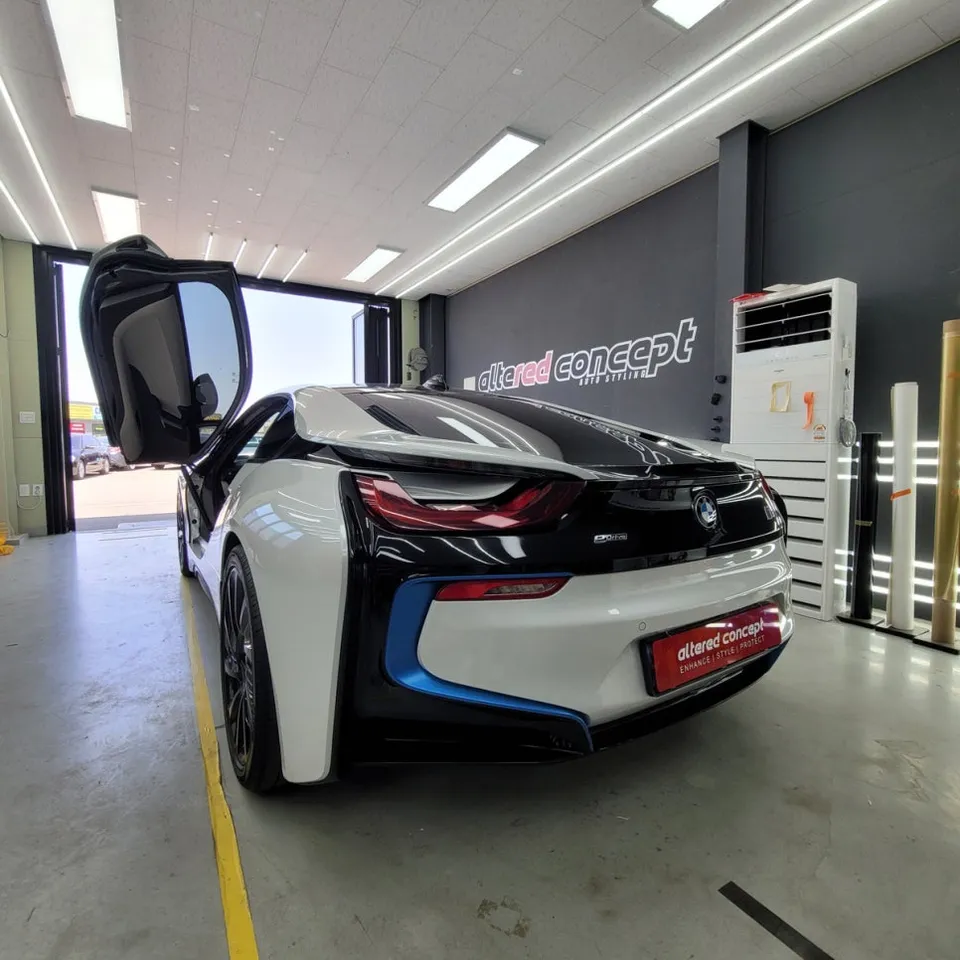 BMW i8のドアスカッフ保護ラッピング事例 施工写真 1-2
