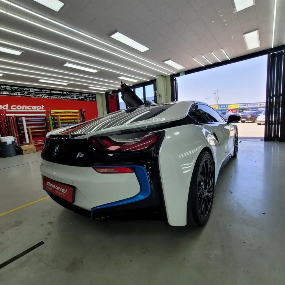 BMW i8のドアスカッフ保護ラッピング事例 施工写真 2-2