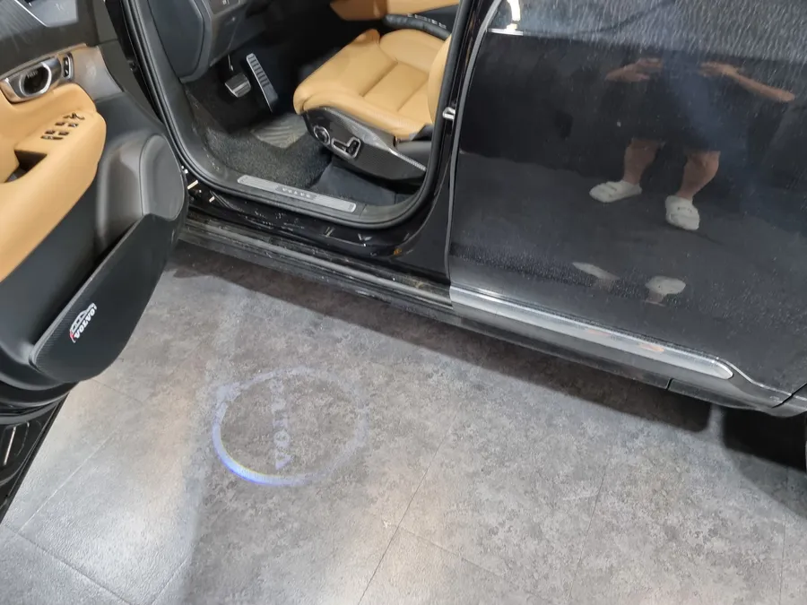 Volvo XC90 body kit - Volvo XC90 Electric Running Boards Review photo 3