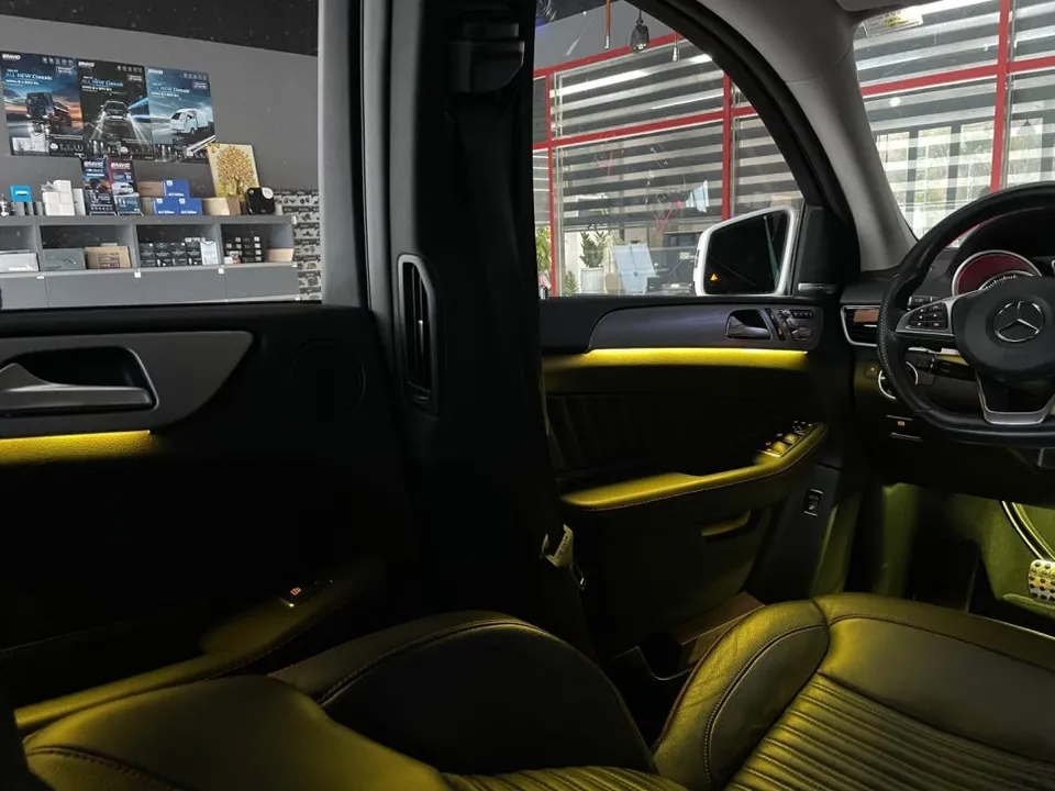 Mercedes-Benz GLE Ambient Lighting Review — Enhanced Interior photo 2