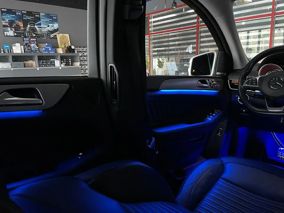 Mercedes-Benz GLE ambient lighting - Mercedes-Benz GLE Ambient Lighting Review — Enhanced Interior photo 5