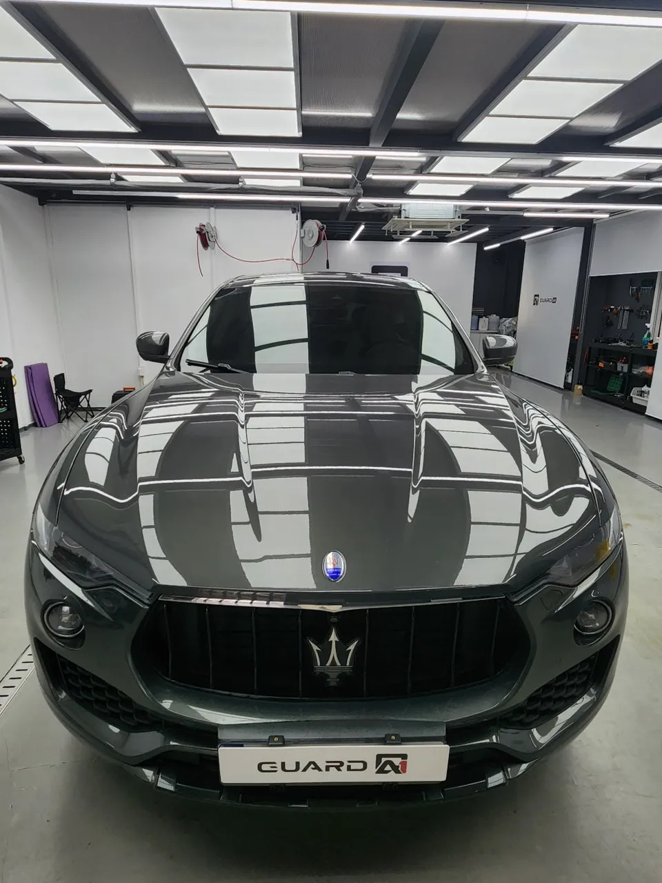 Maserati Levanteのカーラッピング事例 施工写真 2