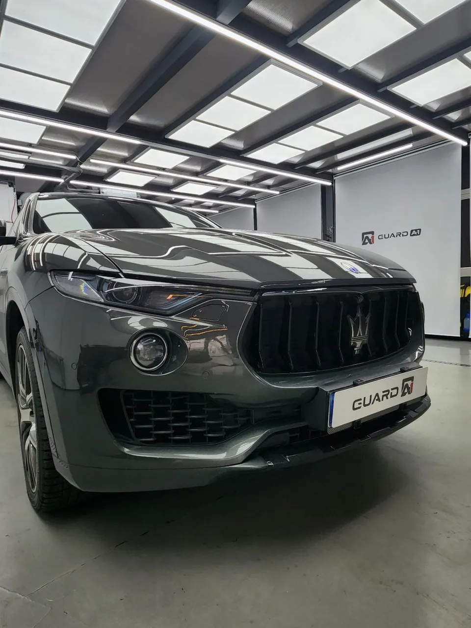 Maserati Levanteのカーラッピング事例 施工写真 3