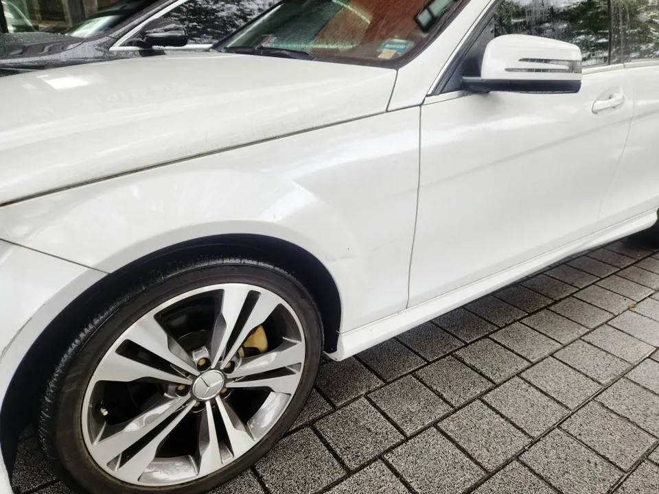 Mercedes-Benz Cクラスのカーラッピング事例|費用目安・仕上がり 施工写真 3-2