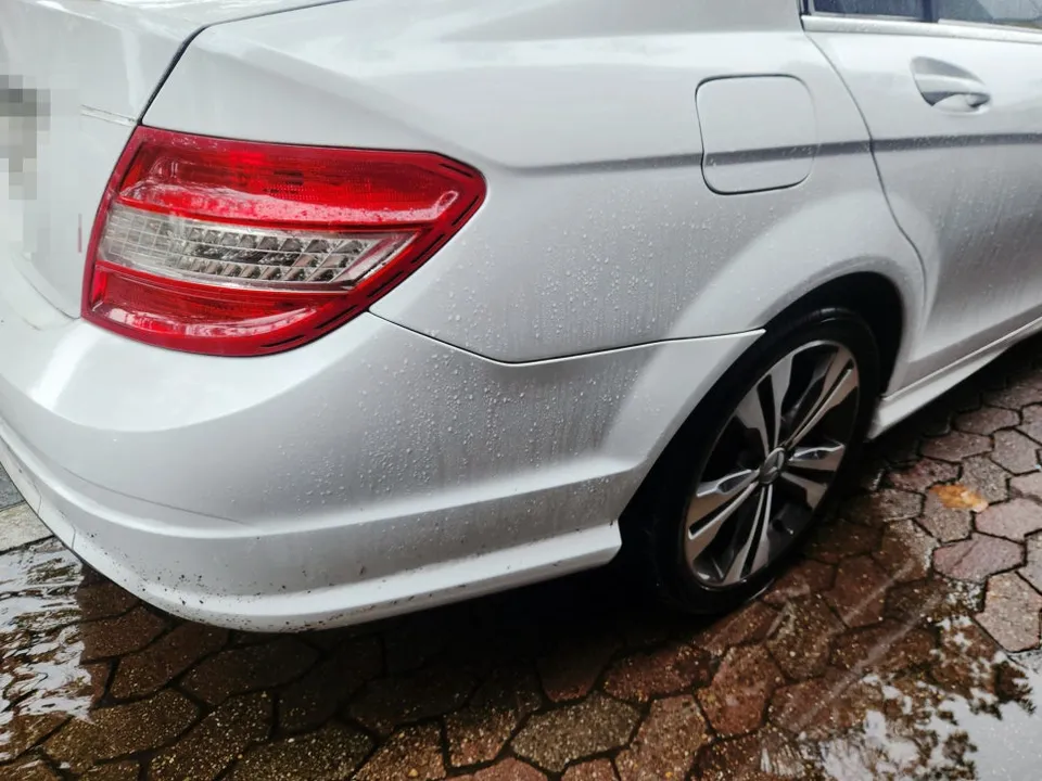Mercedes-Benz Cクラスのカーラッピング事例|費用目安・仕上がり 施工写真 1-3