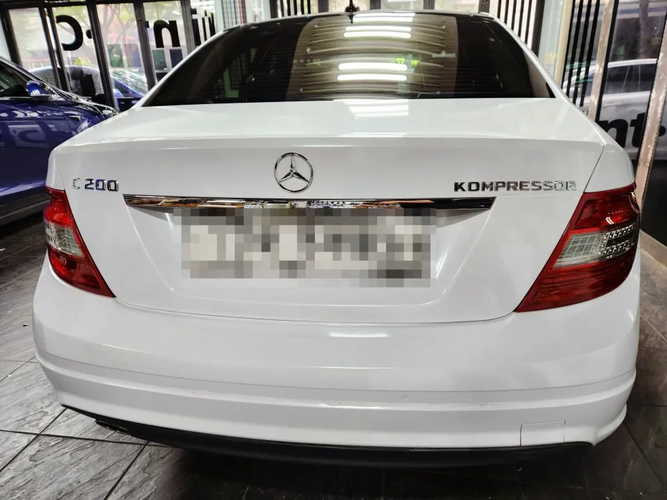 Mercedes-Benz Cクラスのカーラッピング事例|費用目安・仕上がり 施工写真 2-3