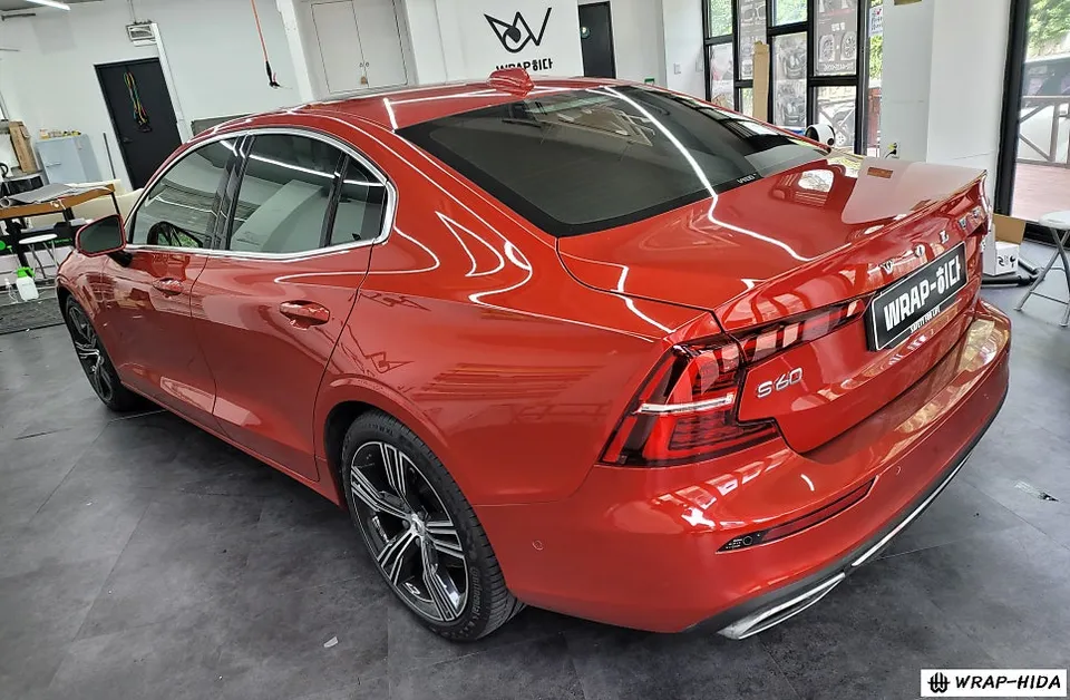 Volvo S60のカーラッピング事例|ミッドナイトブルーへの変身 施工写真 3-2