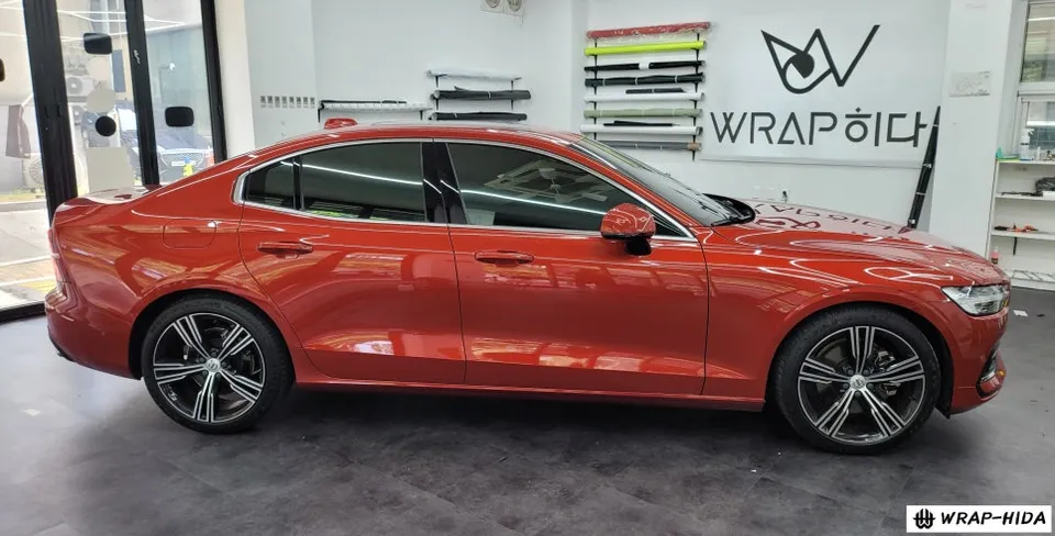 Volvo S60のカーラッピング事例|ミッドナイトブルーへの変身 施工写真 1-3