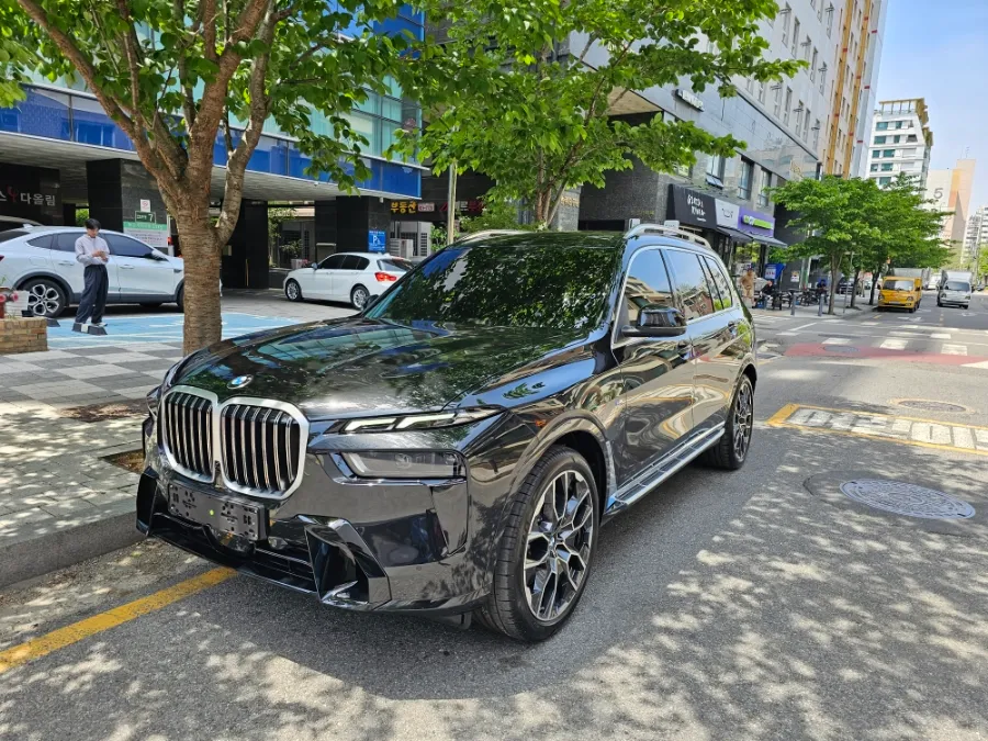 BMW X7 Window Tinting Review: Enhanced Style & Comfort photo 2