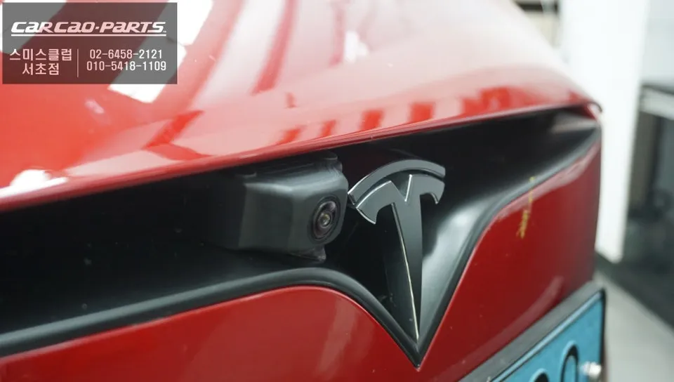 Tesla Model S surround view camera - Tesla Model S 360 Camera Review: Enhanced Parking photo 3