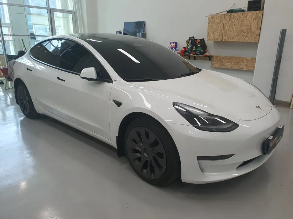 Tesla Model 3 Filler Gradient Wrap Review — Enhanced Aesthetics photo 2