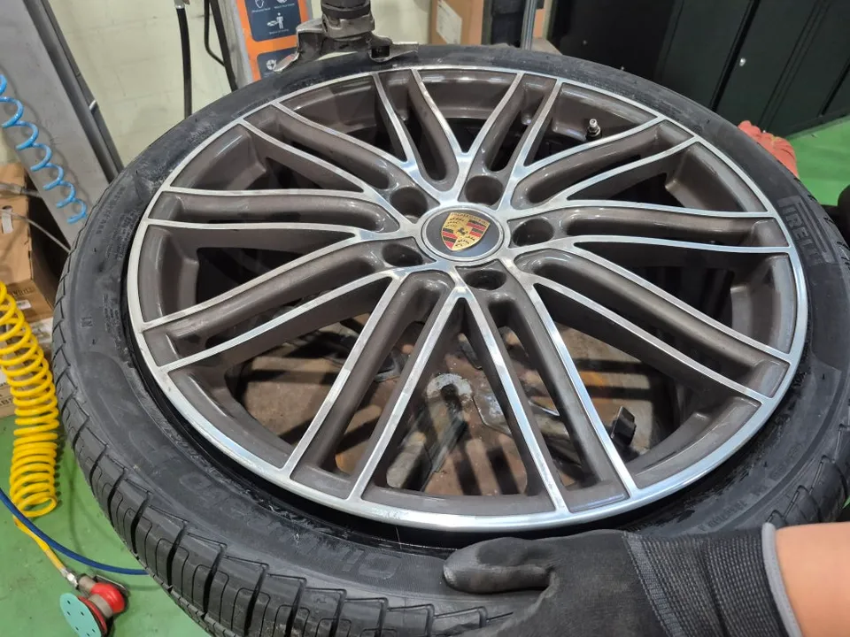 Porsche Panamera - Porsche Panamera Tire Replacement: Pirelli Cinturato P7 Review photo 3
