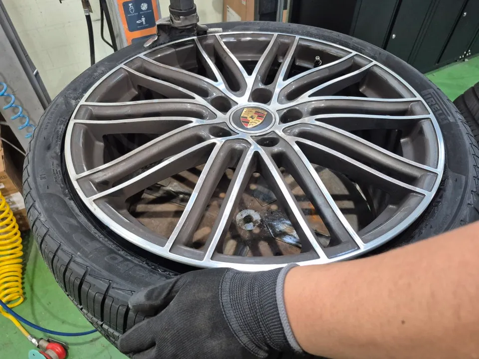 Porsche Panamera - Porsche Panamera Tire Replacement: Pirelli Cinturato P7 Review photo 4