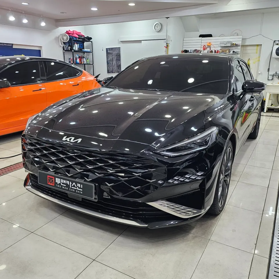 Kia K8 vinyl wrap - Kia K8 Vinyl Wrap: Chrome Delete & Emblem Swap Review photo 3