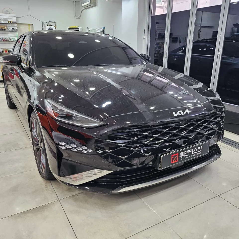 Kia K8 vinyl wrap - Kia K8 Vinyl Wrap: Chrome Delete & Emblem Swap Review photo 4