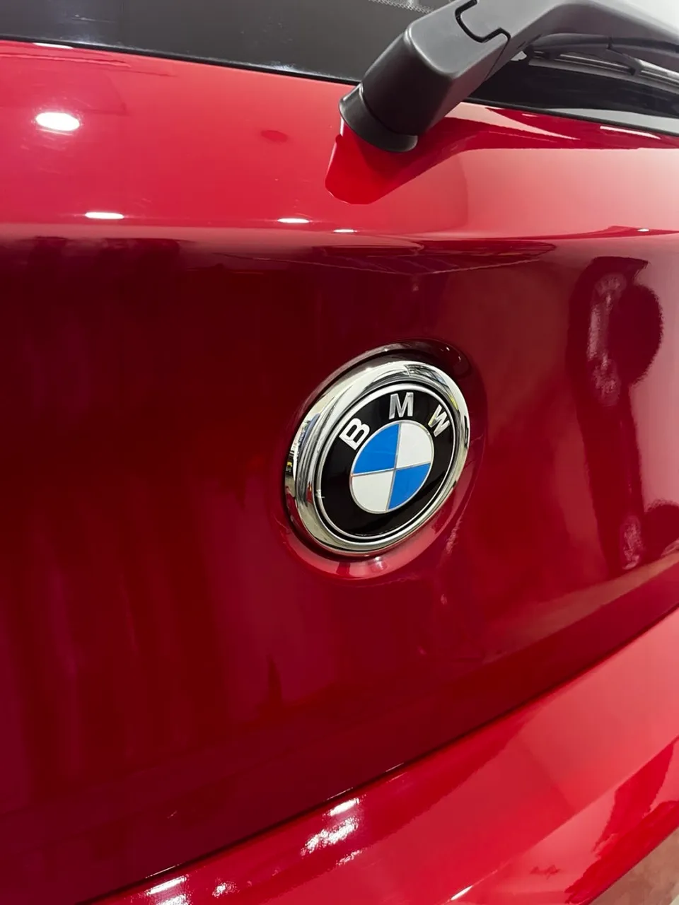 BMW 1 Series F20のカーラッピング事例:Z3M風デカールとクローム除去 施工写真 1-2