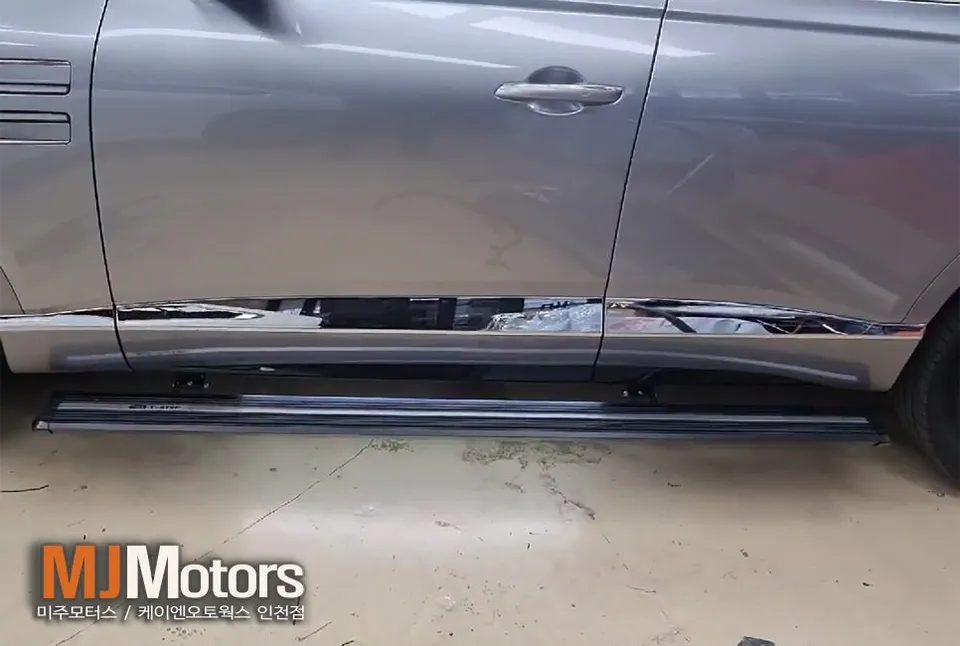Genesis GV80 body kit - Genesis GV80 Electric Side Steps Review — Enhanced Safety photo 5