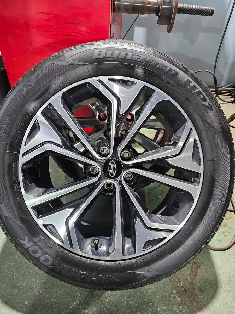 Hyundai Santa Fe TMのホイールリペア・塗装事例 施工写真 2-1