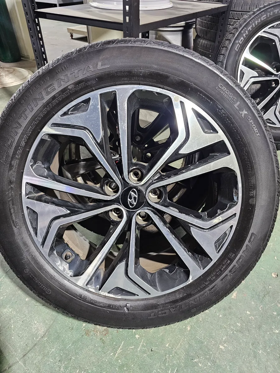Hyundai Santa Fe TMのホイールリペア・塗装事例 施工写真 3-1