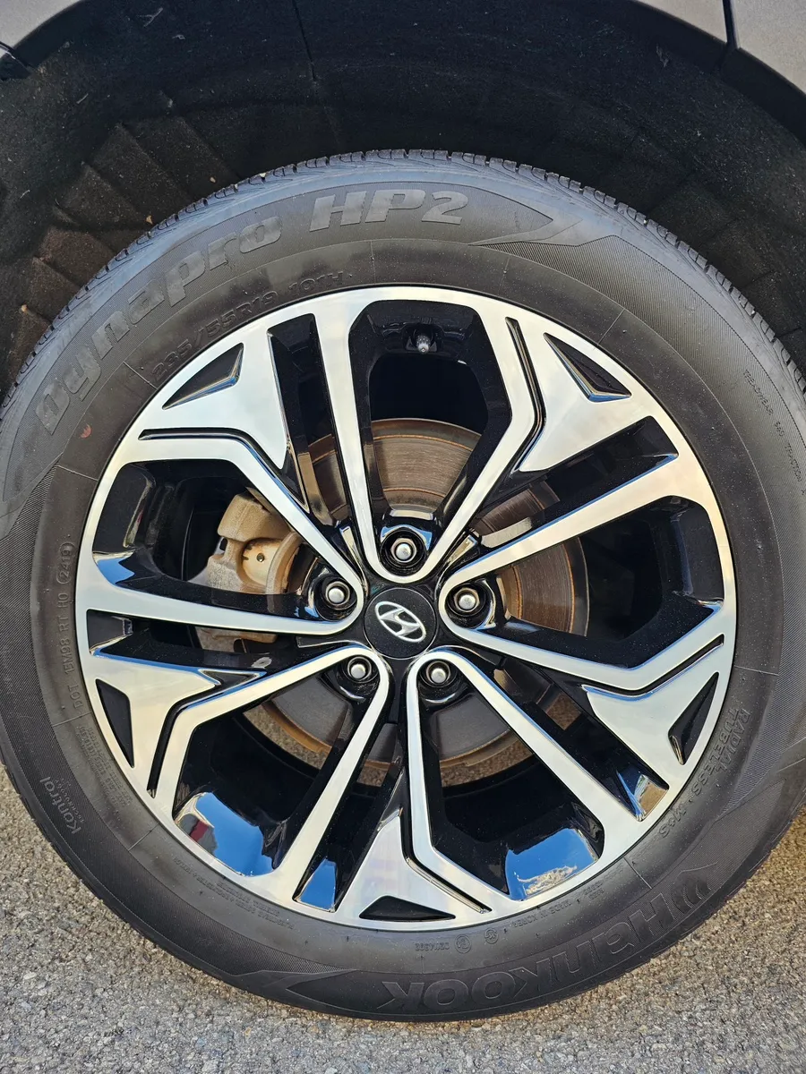 Hyundai Santa Fe TMのホイールリペア・塗装事例 施工写真 1-3