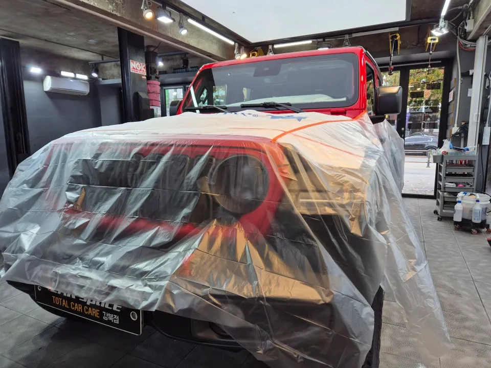 Jeep Wrangler Rubiconのカーフィルム施工事例｜費用目安・仕上がり 施工写真 2-3