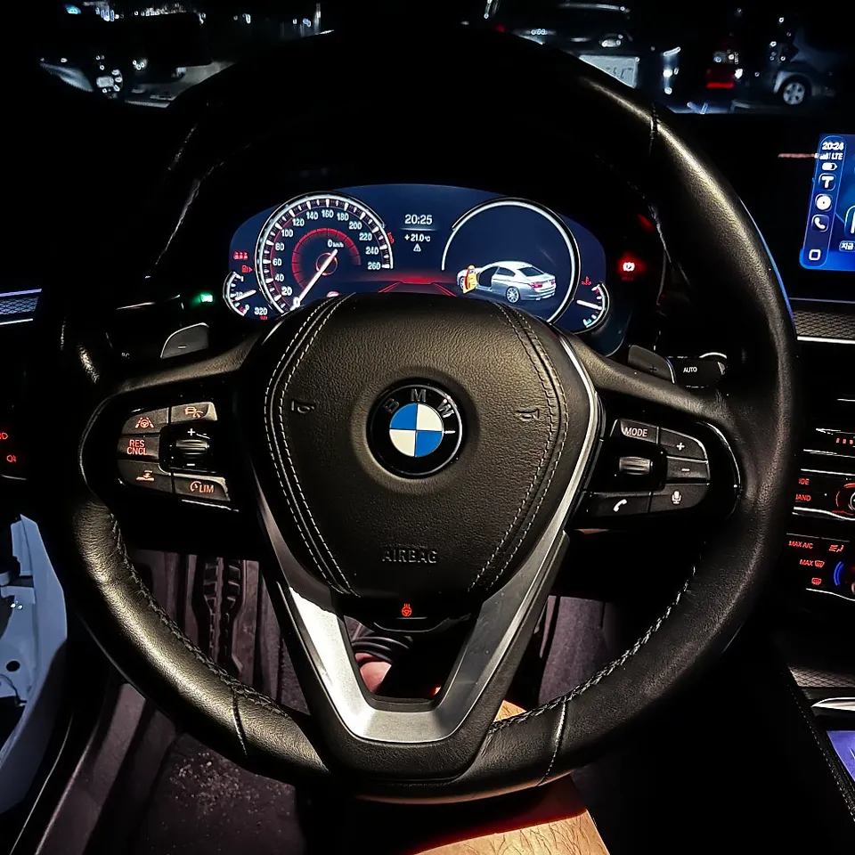 BMW 5 Series G30 steering wheel - BMW G30 5 Series Steering Wheel Customization Review photo 6