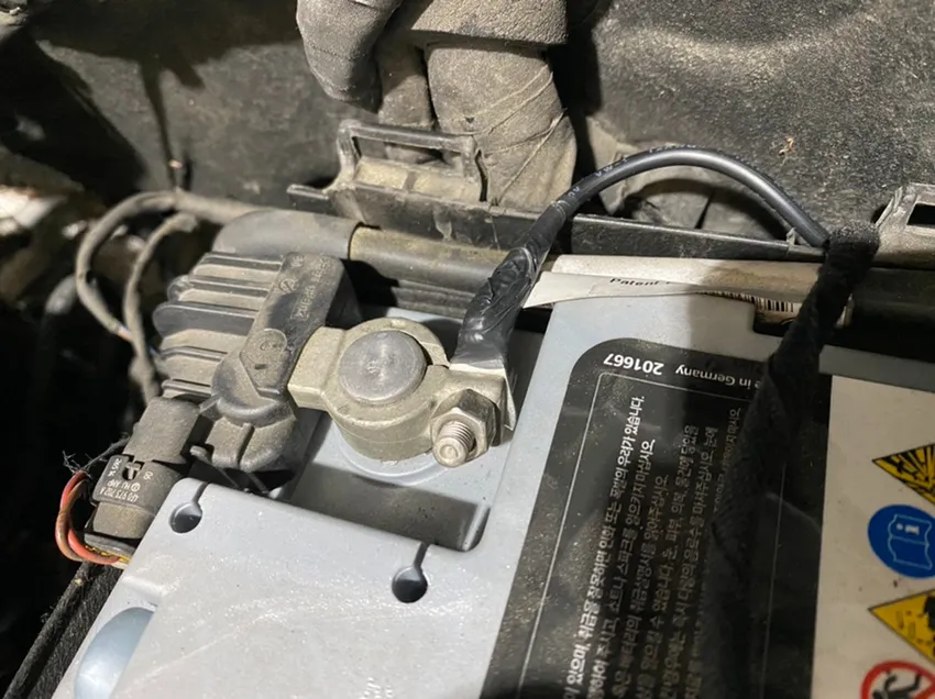 Volkswagen Tiguanのドラレコ取付事例｜費用目安・仕上がり 施工写真 1-2