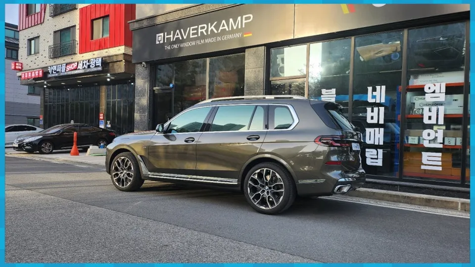 BMW X7 ambient lighting - BMW X7 Ambient Lighting Upgrade Review - Enhanced Interior photo 3